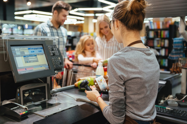 https://www.freepik.com/free-photo/beautiful-family-standing-cash-counter_6729865.htm#page=3&query=customers&position=37