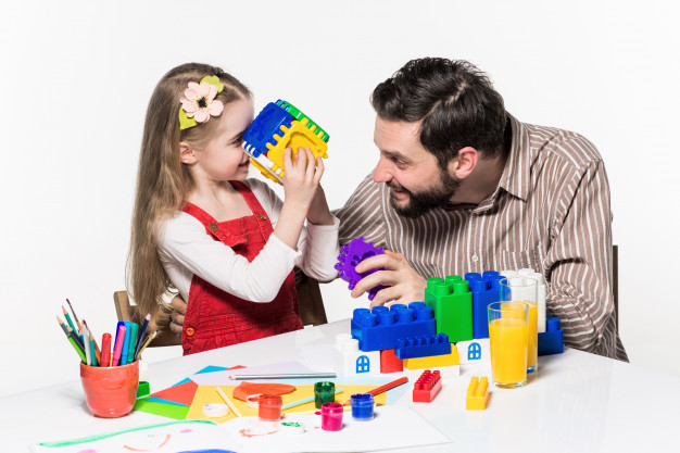 https://www.freepik.com/free-photo/father-daughter-playing-educational-games-together_7353476.htm#page=2&query=educational+toys&position=26