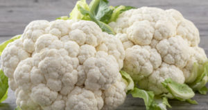 https://www.freepik.com/premium-photo/fresh-ripe-organic-cauliflower-wooden-background-healthy-eating_6312956.htm#page=2&query=cauliflower&position=21