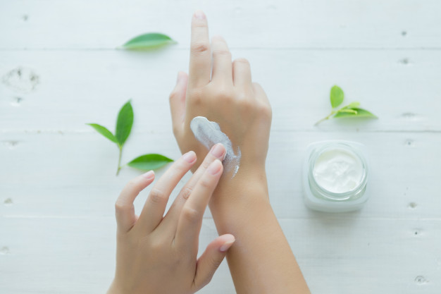 https://www.freepik.com/free-photo/woman-holds-jar-with-cosmetic-cream-her-hands_4721891.htm#page=1&query=moisturizing%20the%20skin&position=30