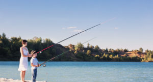 https://www.freepik.com/premium-photo/young-boy-women-fishing-lake_9114928.htm#page=3&query=woman+fishing&position=2