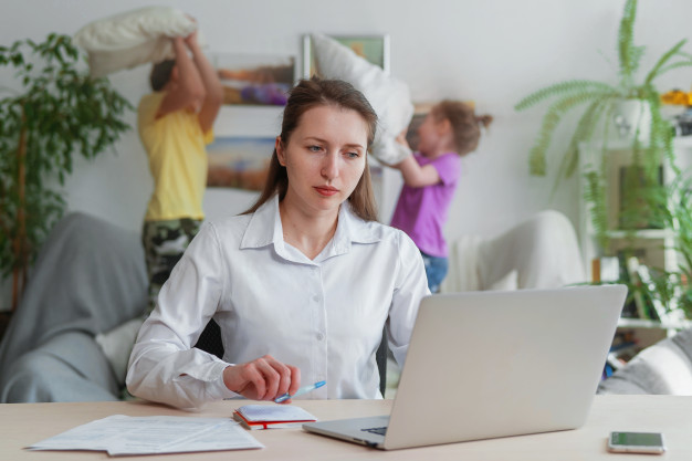 https://www.freepik.com/premium-photo/young-mother-works-home-with-laptop-children-interfere-with-remote-work_7589833.htm
