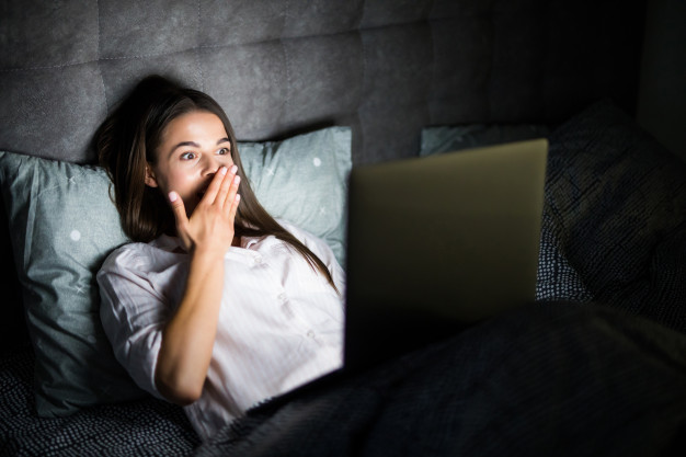 https://www.freepik.com/free-photo/young-woman-bed-with-laptop-night_8473395.htm#query=insomnia&position=48