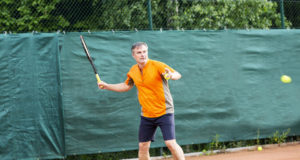 https://www.freepik.com/premium-photo/middle-aged-man-plays-tennis-court-with-natural-earth-surface-sunny-summer-day_6595191.htm#page=2&query=senior+tennis&position=22