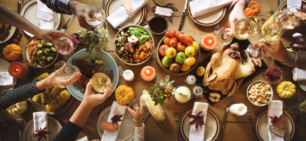 https://www.freepik.com/premium-photo/people-cheers-celebrating-thanksgiving-holiday-concept_3268752.htm#page=5&query=thanksgiving+party&position=39