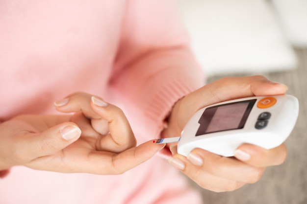 https://www.freepik.com/premium-photo/woman-hands-checking-blood-sugar-level-by-glucose-meter-diabetes-tester_7329868.htm#page=1&query=diabetes&position=34