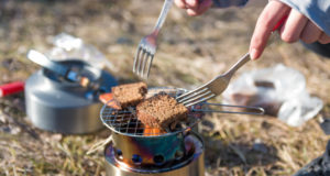 https://www.freepik.com/premium-photo/closeup-hiker-s-hands-cooking-bread-portable-grill_7407391.htm