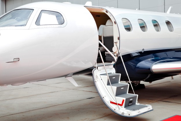 https://www.freepik.com/premium-photo/private-jet-with-ladder-open-door_11032743.htm#page=1&query=private%20jet&position=3