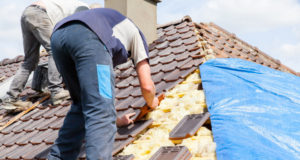 https://www.freepik.com/premium-photo/roofer-laying-tile-roof_6494254.htm#page=1&query=roofer&position=27