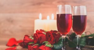 https://www.freepik.com/free-photo/wine-glasses-with-lighted-candles-bouquet-roses_1012562.htm#page=4&query=valentine+wine&position=1