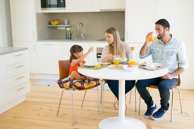 https://www.freepik.com/free-photo/family-couple-girl-having-breakfast-together-kitchen-sitting-dining-table-drinking-orange-juice-talking_9988408.htm#page=1&query=family%20breakfast&position=32