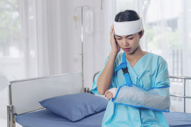 https://www.freepik.com/free-photo/lonely-accident-patients-injury-headache-woman-hospital-medical-concept_7813368.htm#page=2&query=injury&position=1