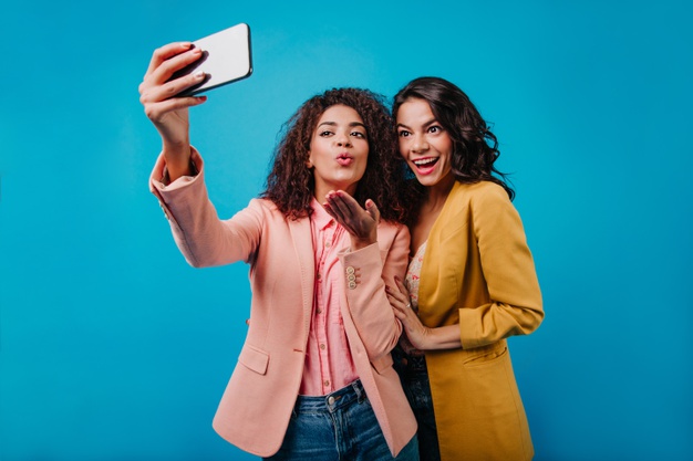 https://www.freepik.com/free-photo/amazing-woman-yellow-jacket-posing-while-her-friend-taking-picture_12306612.htm#page=2&query=selfie&position=38