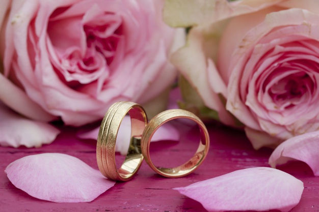 https://www.freepik.com/free-photo/closeup-shot-engagement-rings-with-beautiful-pink-roses-table_13554670.htm?query=wedding%20rings