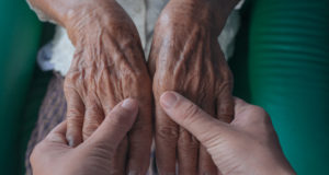 https://www.freepik.com/free-photo/young-woman-holding-elderly-woman-s-hand_4835332.htm#page=1&query=arthritis&position=6