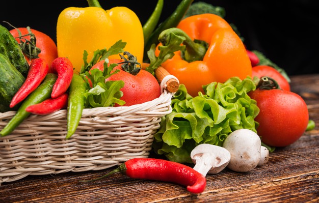 https://www.freepik.com/premium-photo/composition-with-assorted-raw-organic-vegetables-detox-diet_12783100.htm?query=kitchen%20baskets
