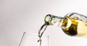 https://www.freepik.com/premium-photo/close-up-bottle-pouring-wine-into-glass_5263481.htm#page=1&query=chenin%20blanc&position=19