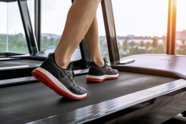 https://www.freepik.com/free-photo/male-feet-sneakers-running-treadmill-gym-exercise-concept_13180835.htm#page=1&query=treadmill&position=7