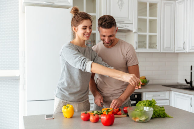 https://www.freepik.com/free-photo/portrait-cheerful-loving-couple-cooking-salad-together_6511993.htm#page=2&query=healthy%20cooking&position=20