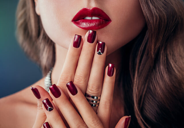 https://www.freepik.com/premium-photo/beautiful-woman-with-red-lips-manicure_4423406.htm#page=1&query=woman%20nails&position=43&from_view=search