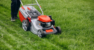 https://www.freepik.com/free-photo/man-cutting-grass-with-lawn-mover-back-yard_8828102.htm#query=lawn%20care&position=1&from_view=search