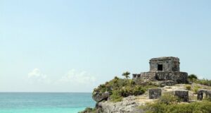 https://pixabay.com/photos/tulum-mexico-ancient-ruins-shore-2612687/