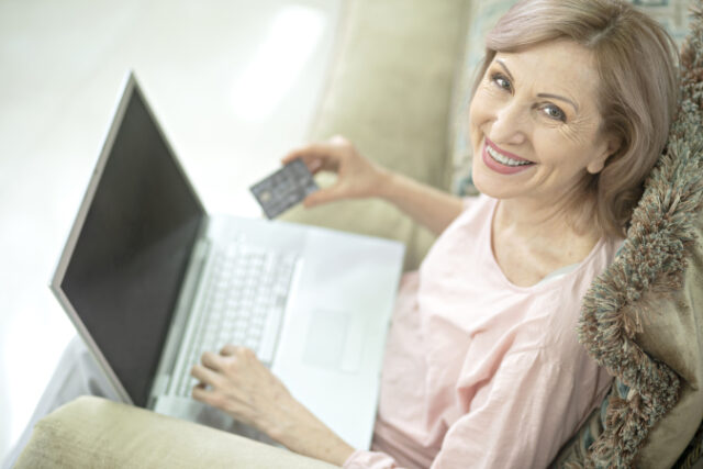 https://www.freepik.com/free-photo/smiling-middle-aged-woman-making-online-payment-shopping_21226283.htm#query=credit%20card&position=25&from_view=search