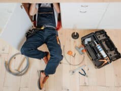 https://www.freepik.com/premium-photo/man-uniform-work-kitchen-sink_8053850.htm#query=plumber&position=28&from_view=search