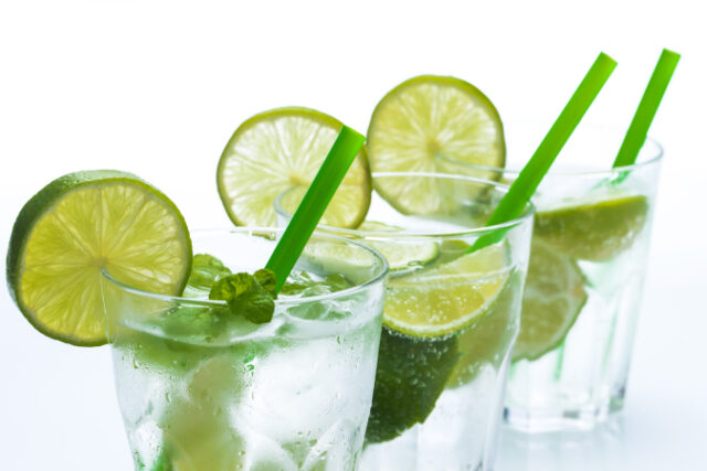 https://www.vecteezy.com/photo/7282450-fresh-drink-with-lime-and-mint