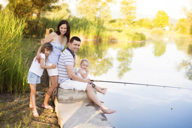 https://www.vecteezy.com/photo/894490-happy-family-fishing