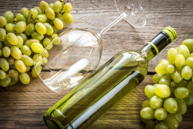 https://www.vecteezy.com/photo/5733566-white-wine-with-bunch-of-grape
