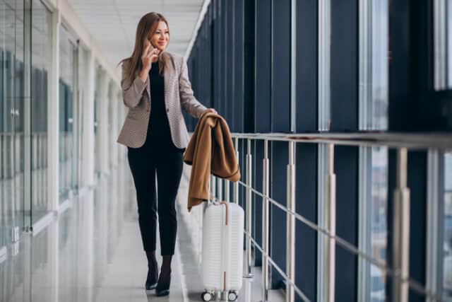 https://www.freepik.com/free-photo/business-woman-terminal-with-travel-bag-talking-phone_7200185.htm#query=business%20travel&position=6&from_view=search