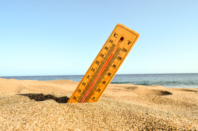 https://www.freepik.com/free-photo/closeup-shot-thermometer-beach-sand_10073858.htm#query=heatstroke&position=4&from_view=search