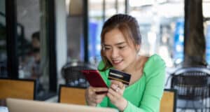 https://www.vecteezy.com/photo/6637639-asian-women-drinking-coffee-in-a-cafe-and-shopping-online-and-paying-with-credit-card-on-smart-phones