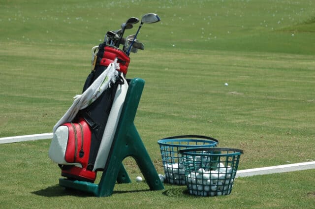 https://www.vecteezy.com/photo/1313169-golf-bag-and-clubs