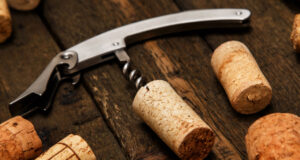https://www.vecteezy.com/photo/7297103-corkscrew-and-wine-corks