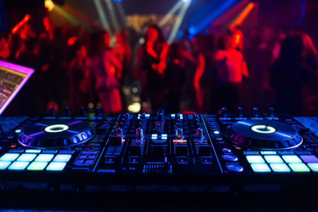 https://www.freepik.com/premium-photo/music-controller-dj-mixer-nightclub-party_9058253.htm#query=nightlife&position=18&from_view=search&track=sph