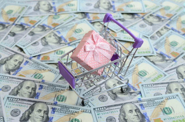 https://www.vecteezy.com/photo/12584130-gift-box-in-a-small-shopping-cart-lies-on-a-many-dollar-bills