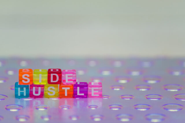 https://www.vecteezy.com/photo/11032604-side-hustle-phrase-made-of-cube-beads-of-different-colors-concept-of-additional-income