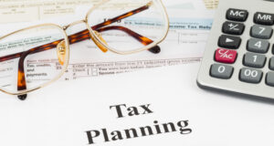 https://www.vecteezy.com/photo/7144280-tax-planning-wirh-calculator-and-glasses-taxation-concept