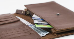 https://www.freepik.com/premium-photo/brown-wallet-with-credit-cards-hundred-dollar-bills-white-background-close-up_18660200.htm#query=credit%20cards&position=30&from_view=search&track=sph