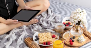 https://www.freepik.com/premium-photo/young-woman-working-from-home-works-morning-tablet_7981680.htm?query=breakfast%20in%20bed#from_view=detail_alsolike
