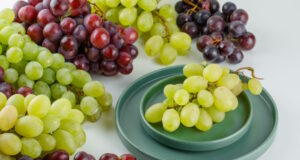 https://www.freepik.com/free-photo/ripe-grapes-saucer-with-plate-high-angle-view-white_10183993.htm#query=petit%20verdots%20wine&position=27&from_view=search&track=ais