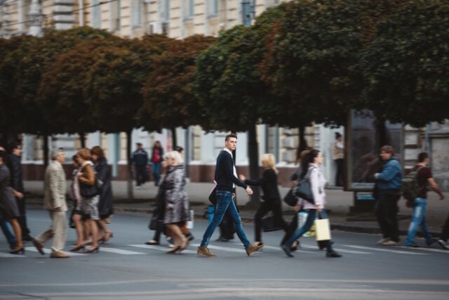 https://www.freepik.com/free-photo/young-man-cross-street_6432711.htm#page=2&query=people%20walking%20to%20work&position=17&from_view=search&track=robertav1_2_sidr