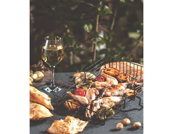 https://www.freepik.com/free-photo/side-view-grilled-chicken-with-vegetables-glass-wine-black-table_8515831.htm#query=barbecue%20wine&position=0&from_view=search&track=ais