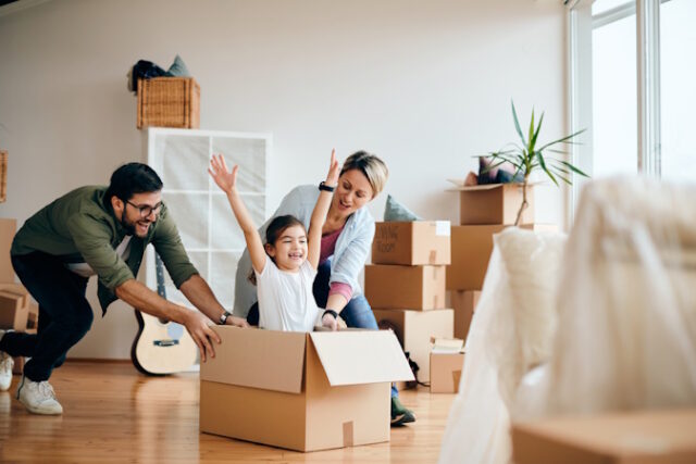 https://www.freepik.com/free-photo/carefree-family-having-fun-while-moving-into-new-home_26922872.htm#query=moving&position=3&from_view=search&track=sph
