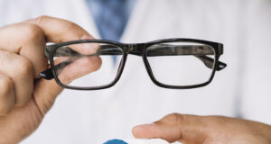 https://www.freepik.com/free-photo/male-doctor-showing-pair-black-glasses-contact-lens_5683739.htm#query=contact%20lenses&position=17&from_view=search&track=ais