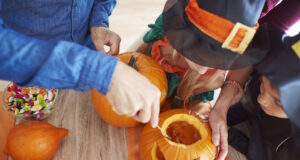 https://www.freepik.com/free-photo/close-up-young-happy-family-spending-time-together_13252297.htm#query=halloween%20carving&position=0&from_view=search&track=ais