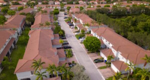 https://www.freepik.com/premium-photo/residential-street-with-houses-palm-trees_52725444.htm#query=florida%20neighborhood&position=10&from_view=search&track=ais