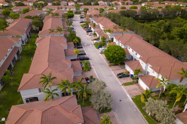 https://www.freepik.com/premium-photo/residential-street-with-houses-palm-trees_52725444.htm#query=florida%20neighborhood&position=10&from_view=search&track=ais